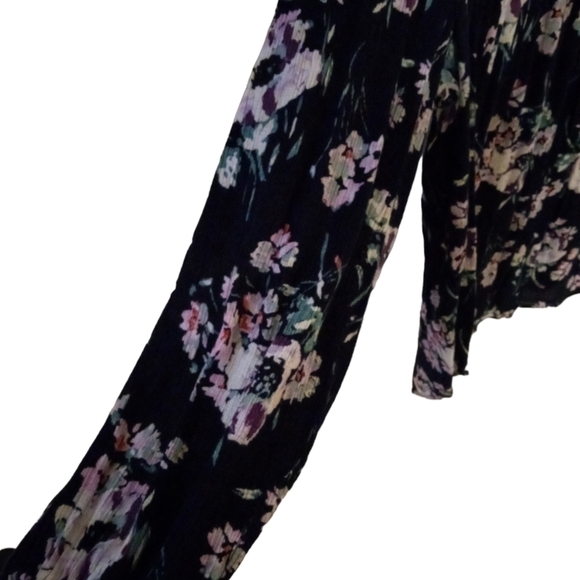 Dark Floral Print Peek a Boo Front Long Sleeved Peasant Tunic Style Top XL - Picture 3 of 9